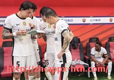 华体会hth官方网站下载-法甲经典比赛中的精彩解围镜头回顾